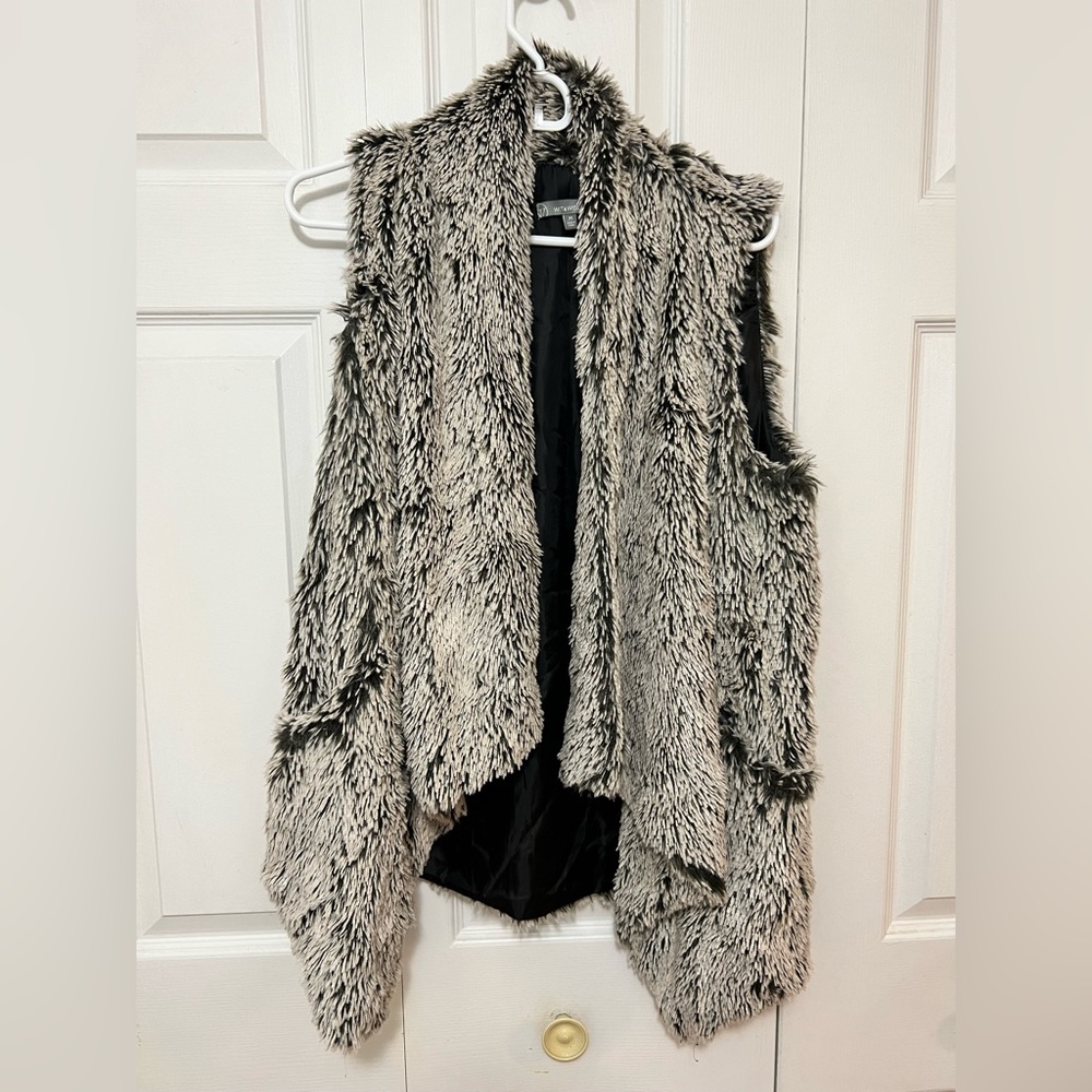 Wit & Widsom Furry Vest | White, Black and Gray | Size Medium